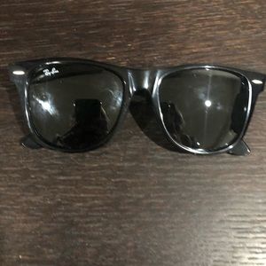Ray bans wayfarer sunglasses black